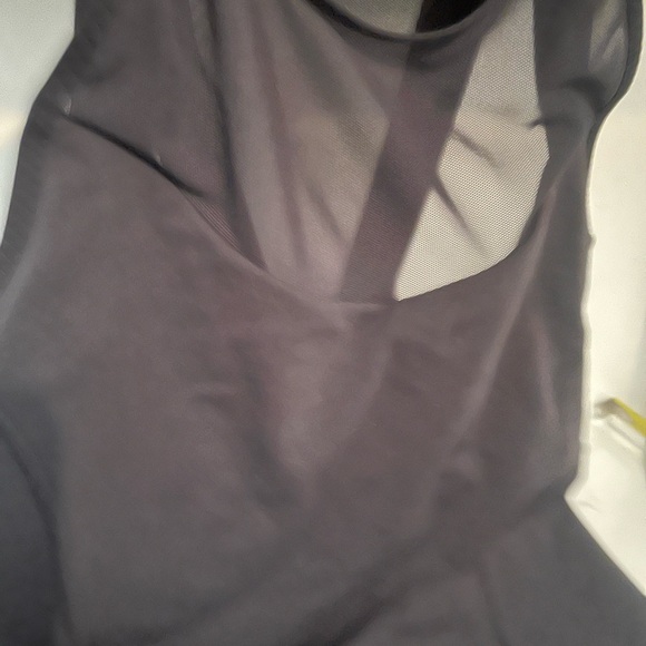 Woman’s Lulumon yoga Tank, Black Sheer Lulumon Tank Layered Like new w tag - Picture 10 of 12
